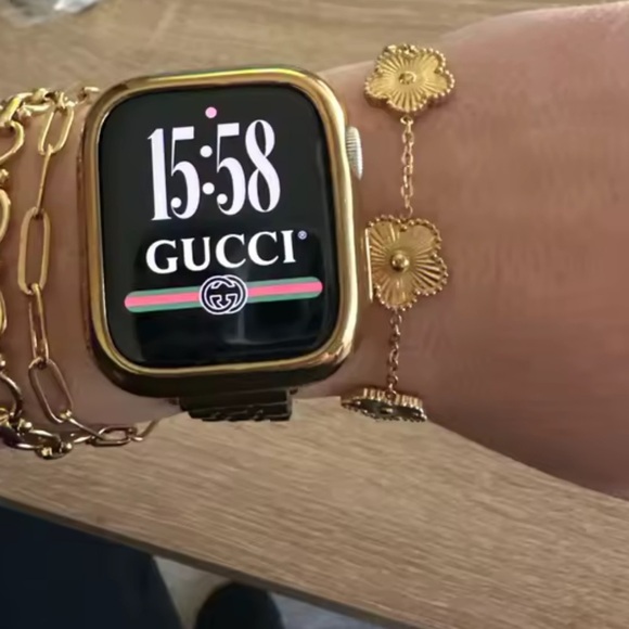 Alhambra Gold Floral Bracelet - Picture 9 of 11